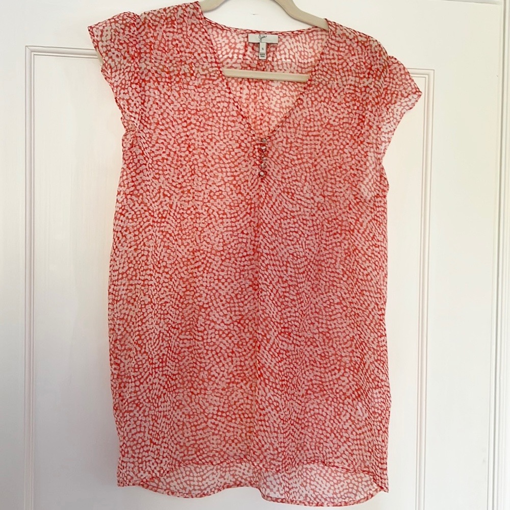 JOIE V-neck Sheer 100% Silk Flutter Cap Sleeve Blouse. Coral Red Print, Small
